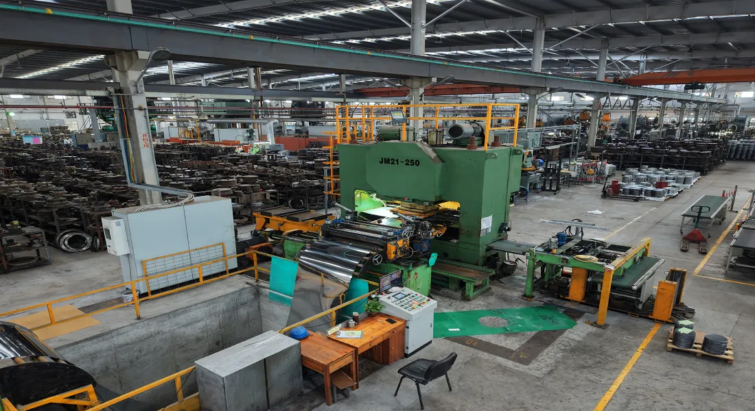 heavy-duty-automatic-metal-stamping-press-workshop